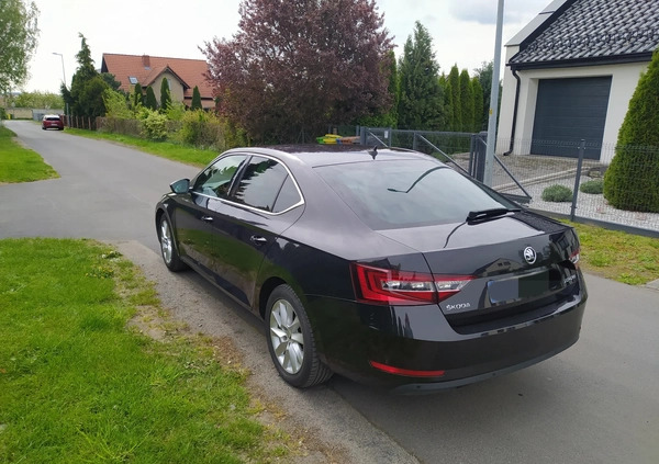 Skoda Superb cena 57900 przebieg: 145000, rok produkcji 2019 z Miłakowo małe 121